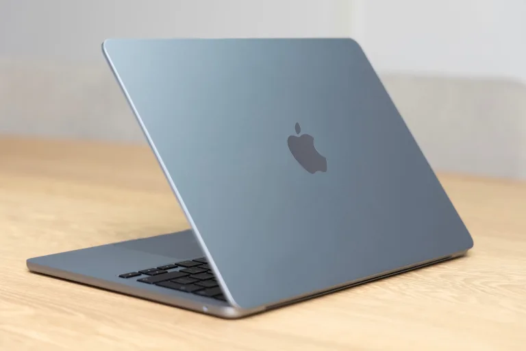 MacBook Air M4 hemelsblauw