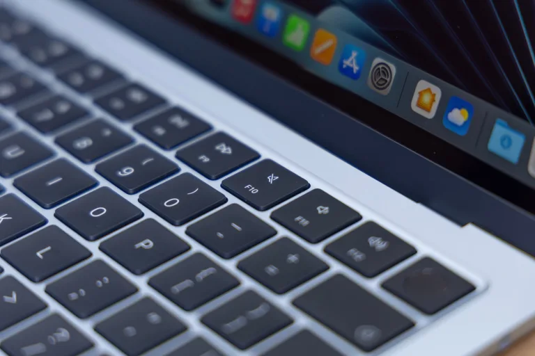 MacBook Air M4 volumeknop