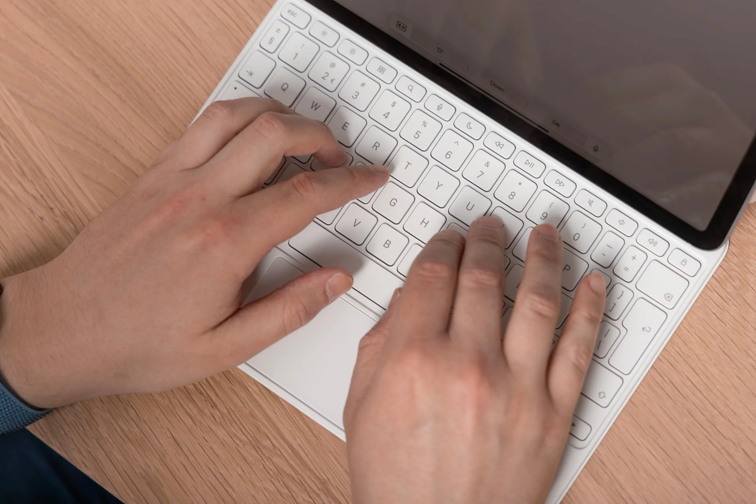 Typen op Magic Keyboard en iPad Air M3 (1)
