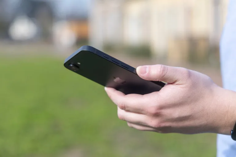 iPhone 16e actieknop buiten