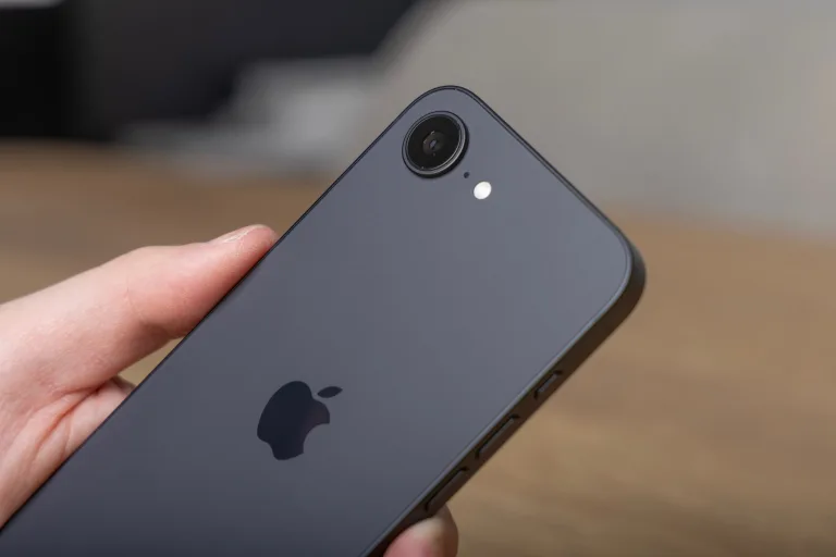 iPhone 16e camera
