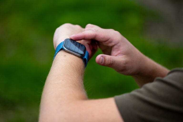 Review Apple Watch Series 11: bedienen met Digital Crown