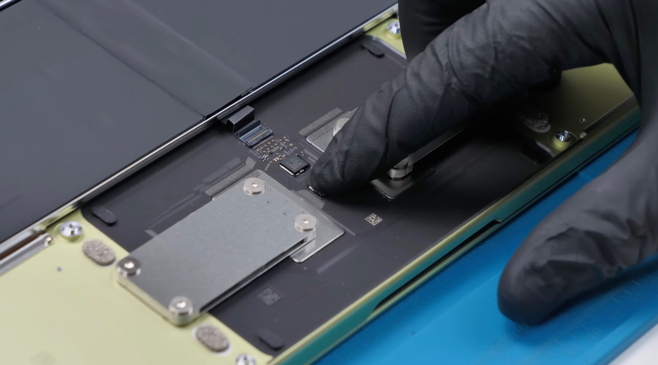 MacBook Neo teardown van Phone Repair Guru