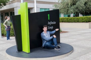 Apple-moment van Daniel: foto bij voormalig hoofdkantoor van Apple