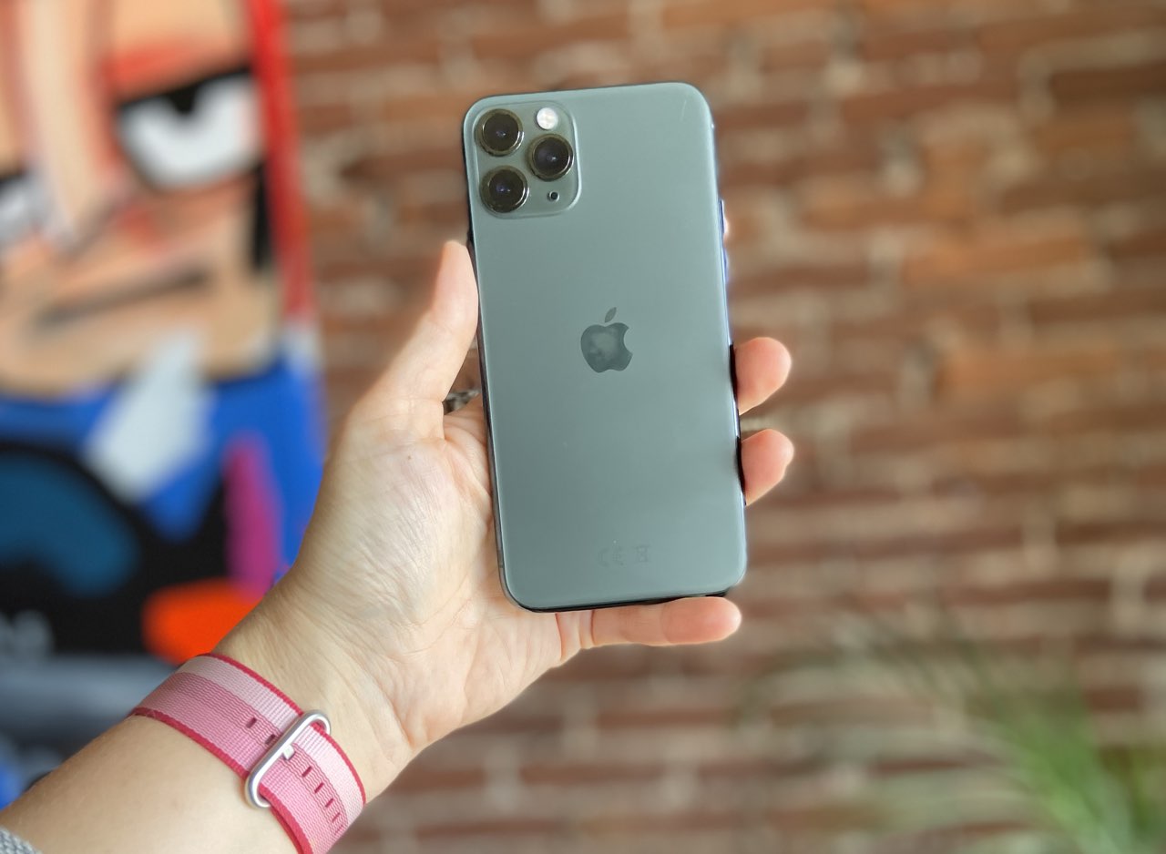 iPhone 11 Pro eerste indruk: iPhone 11 Pro achterkant in de hand