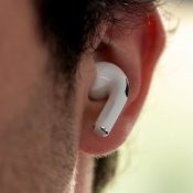 AirPods Pro in oor