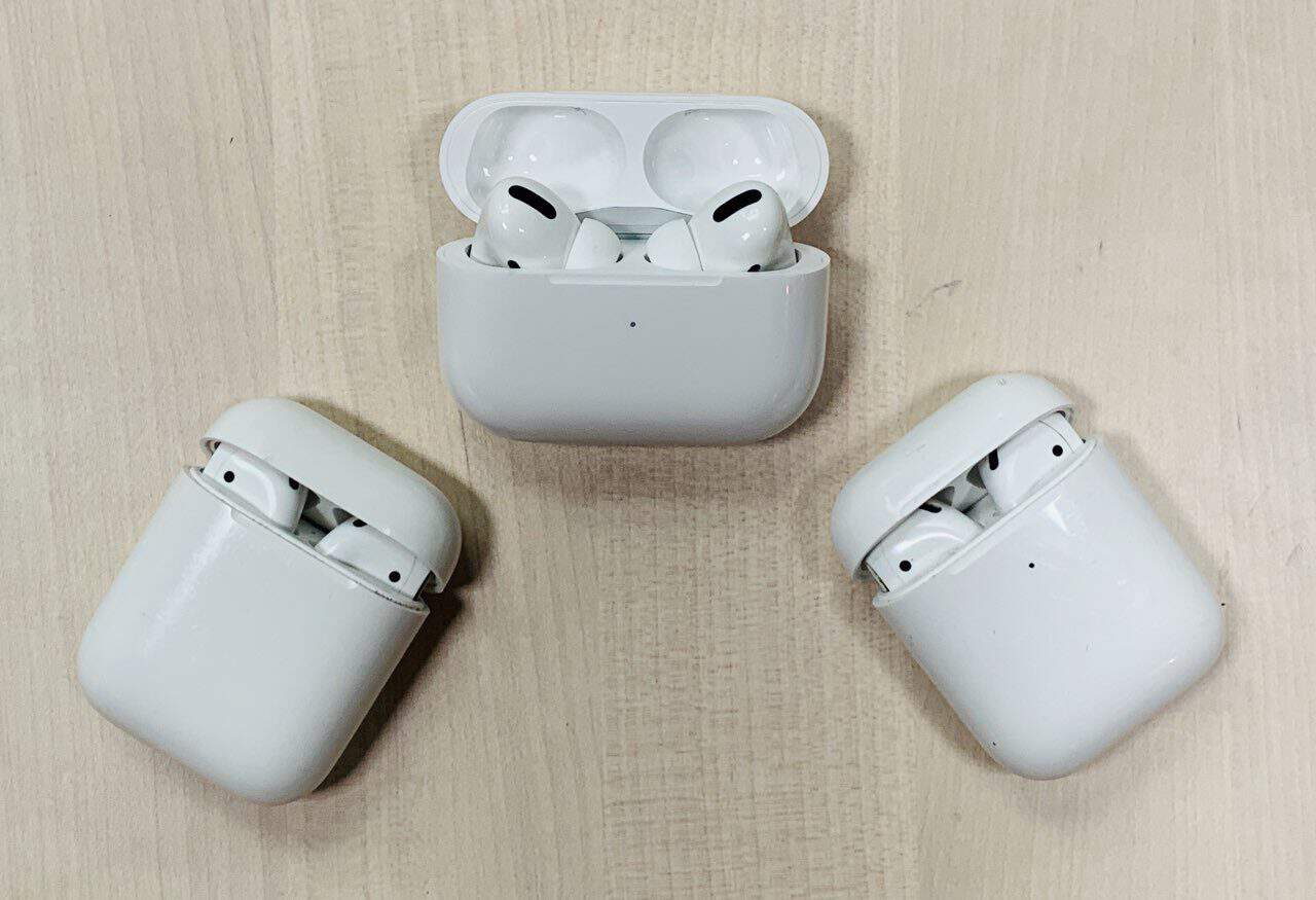 AirPods Pro naast gewone AirPods