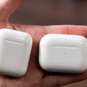 AirPods Pro opbergcase naast gewone AirPods opbergcase 1