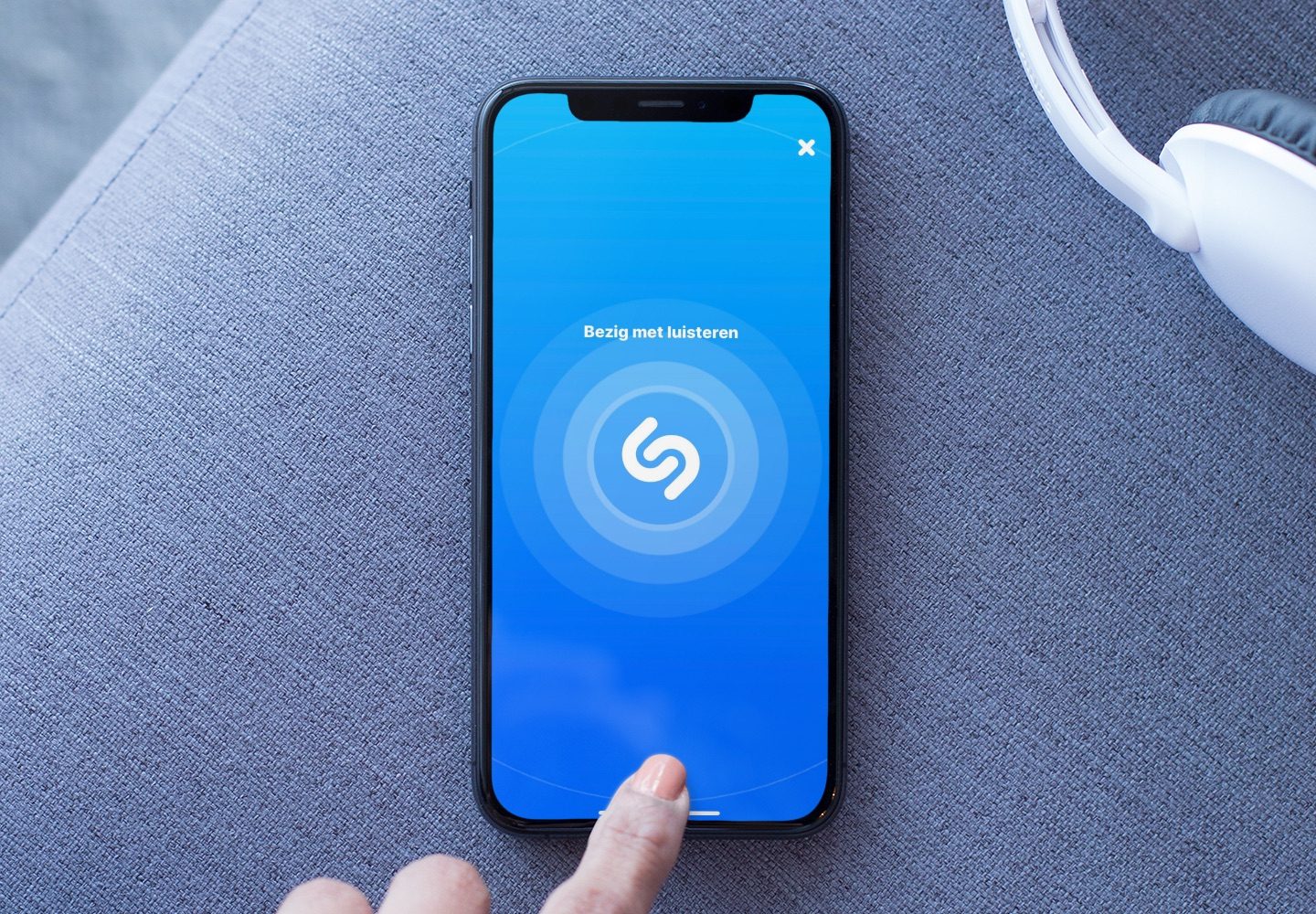 Shazam op de iPhone aan het luisteren.