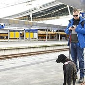 De NS Perronwijzer-app helpt mensen met een beperking de trein in
