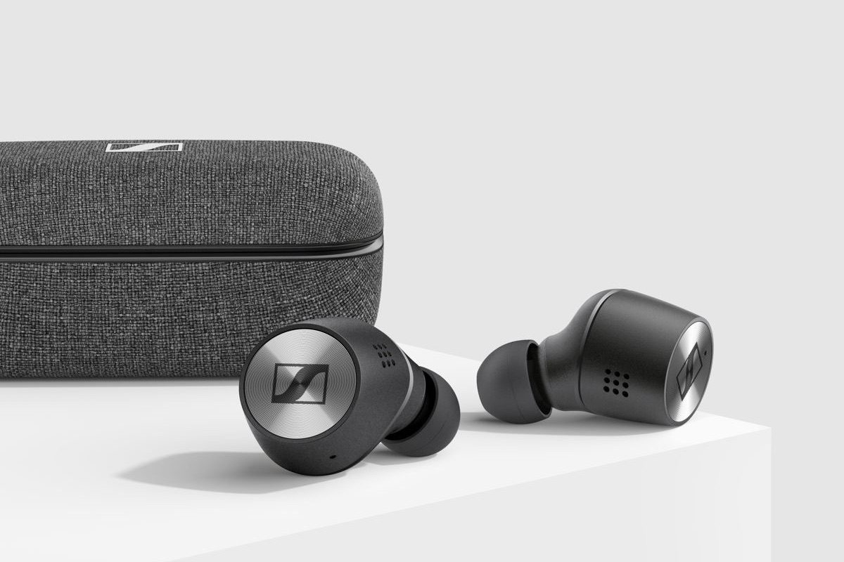 Sennheiser Momentum True Wireless 2 doosje en oordopjes.