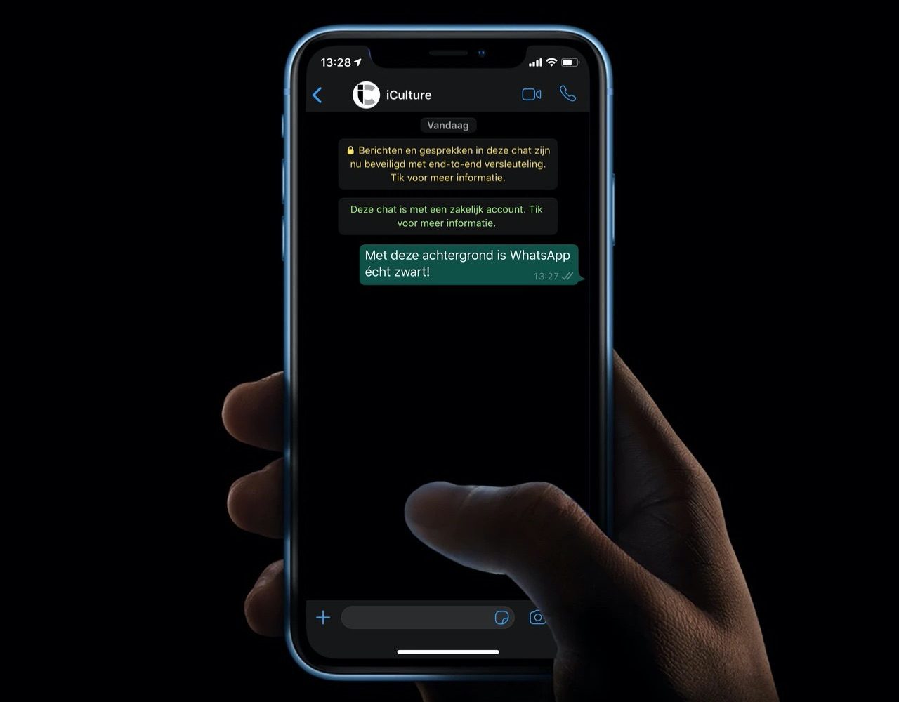 WhatsApp helemaal zwart.