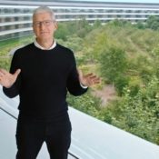 Tim Cook bij Apple Park