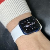 Apple Watch Series 6 met wit bandje