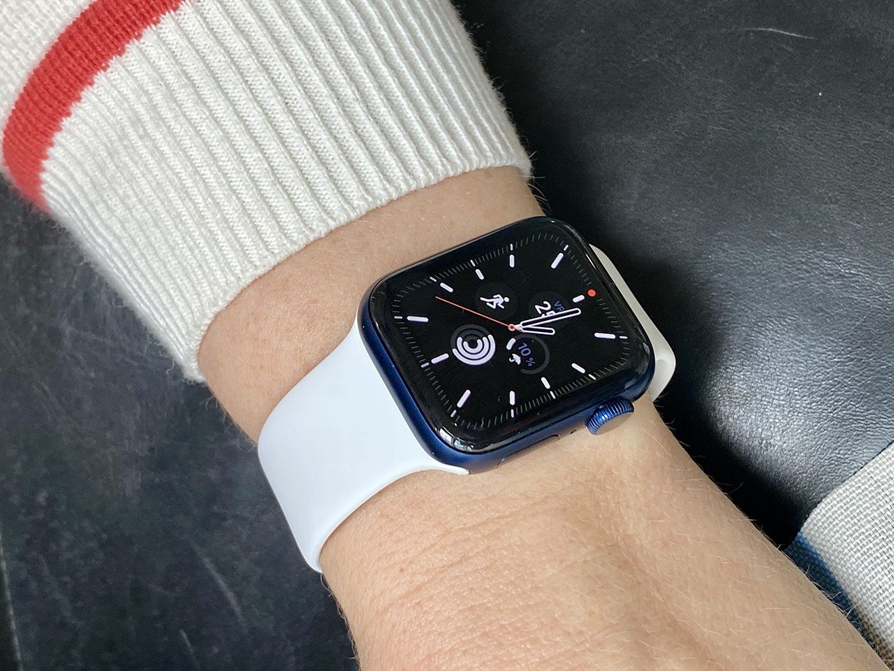 Apple Watch Series 6 met wit bandje