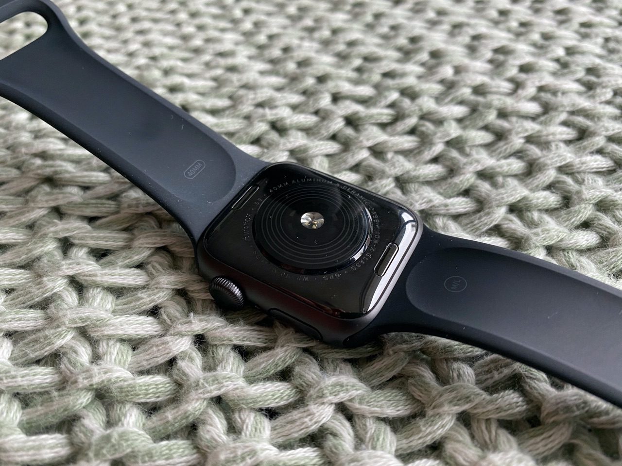 Hartslagsensor op Apple Watch SE.