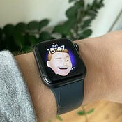 Apple Watch SE review met Memoji.