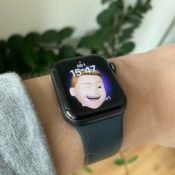 Apple Watch SE review met Memoji.