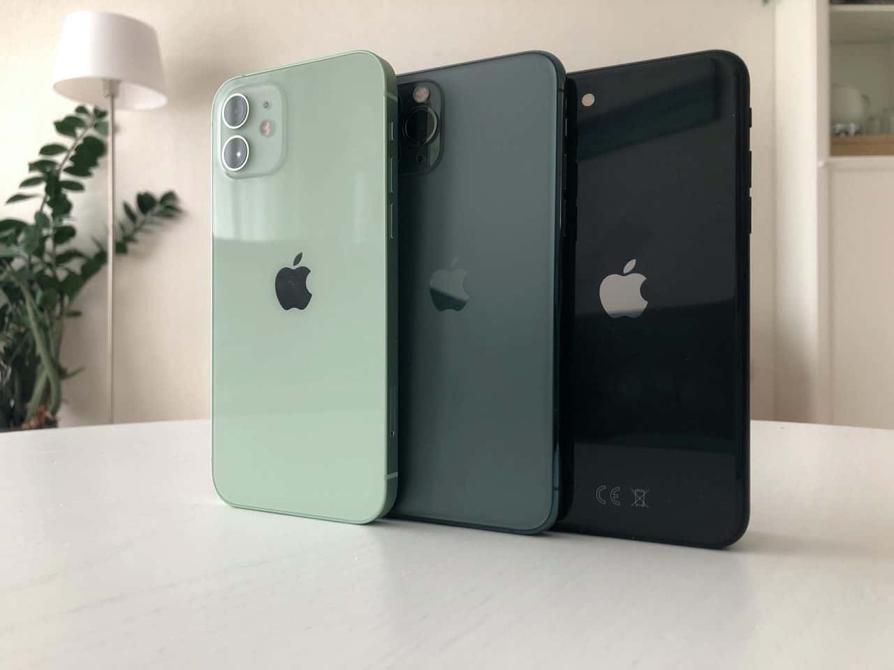 iPhone 12 vs iPhone 11 Pro vs iPhone SE 2020.