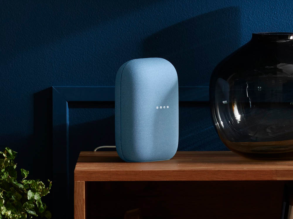 Google Nest Audio speaker in blauw