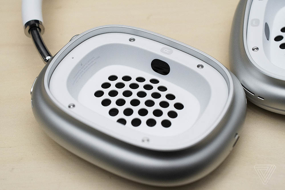 AirPods Pro hands-on door The Verge