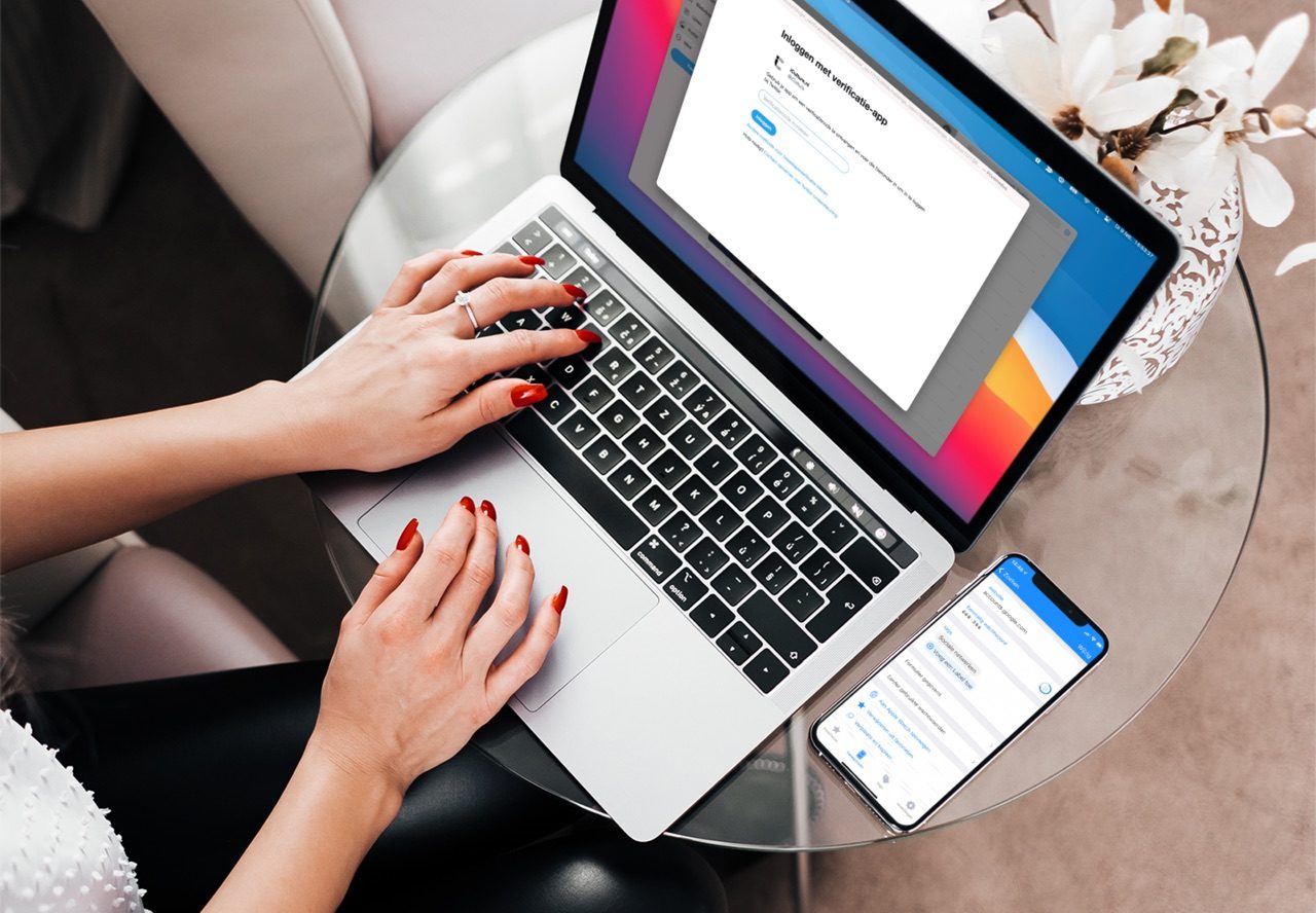 Tweestapsverificatie apps gebruiken op iPhone en MacBook.