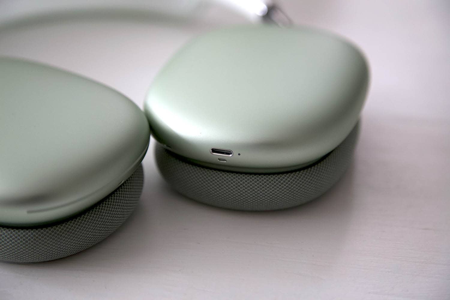 AirPods Max review: Lightning-aansluiting