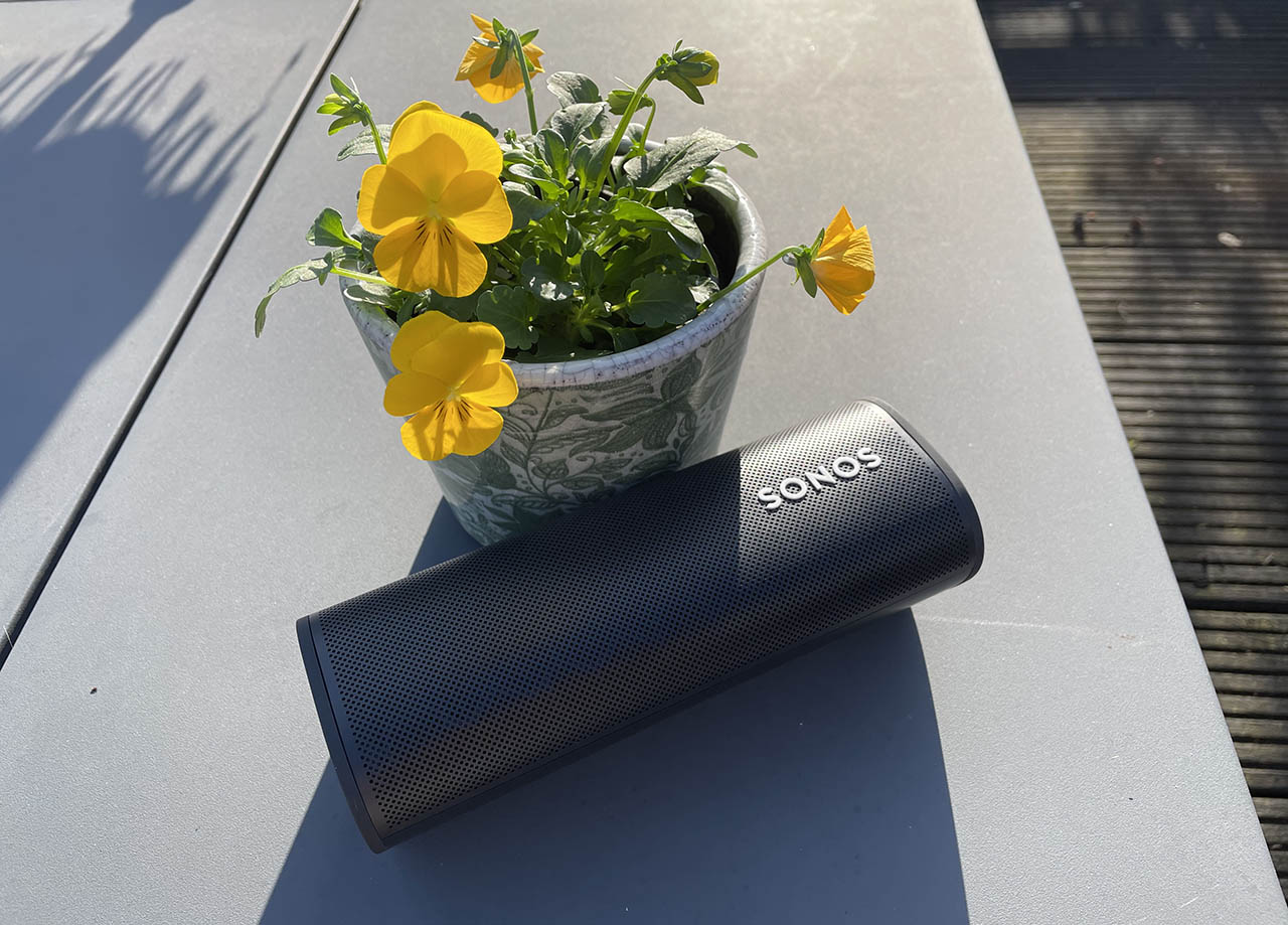 Sonos Roam op dakterras