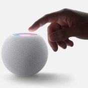 HomePod mini hand