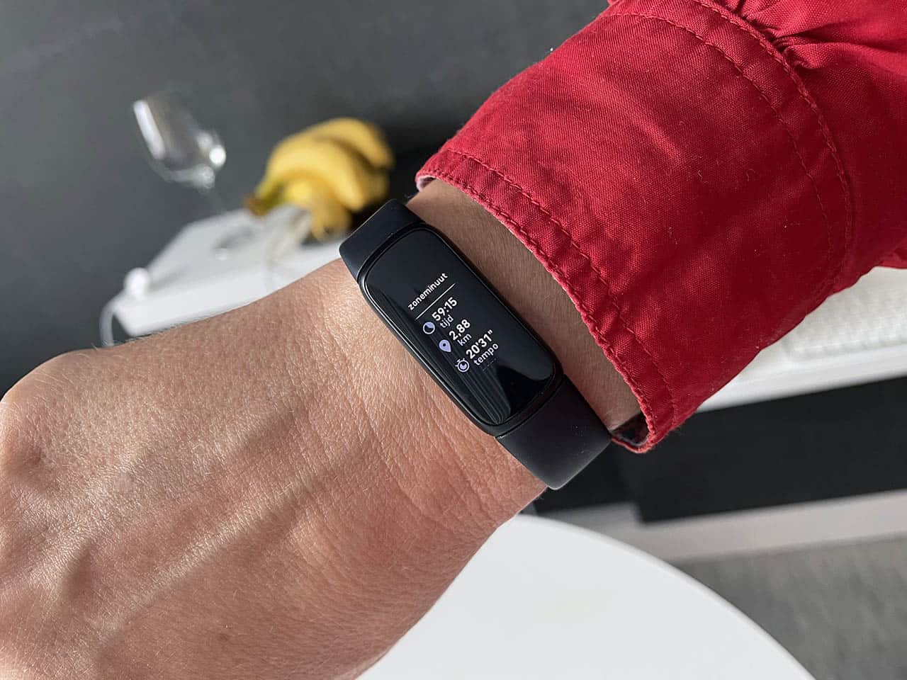 Review Fitbit Luxe op je arm