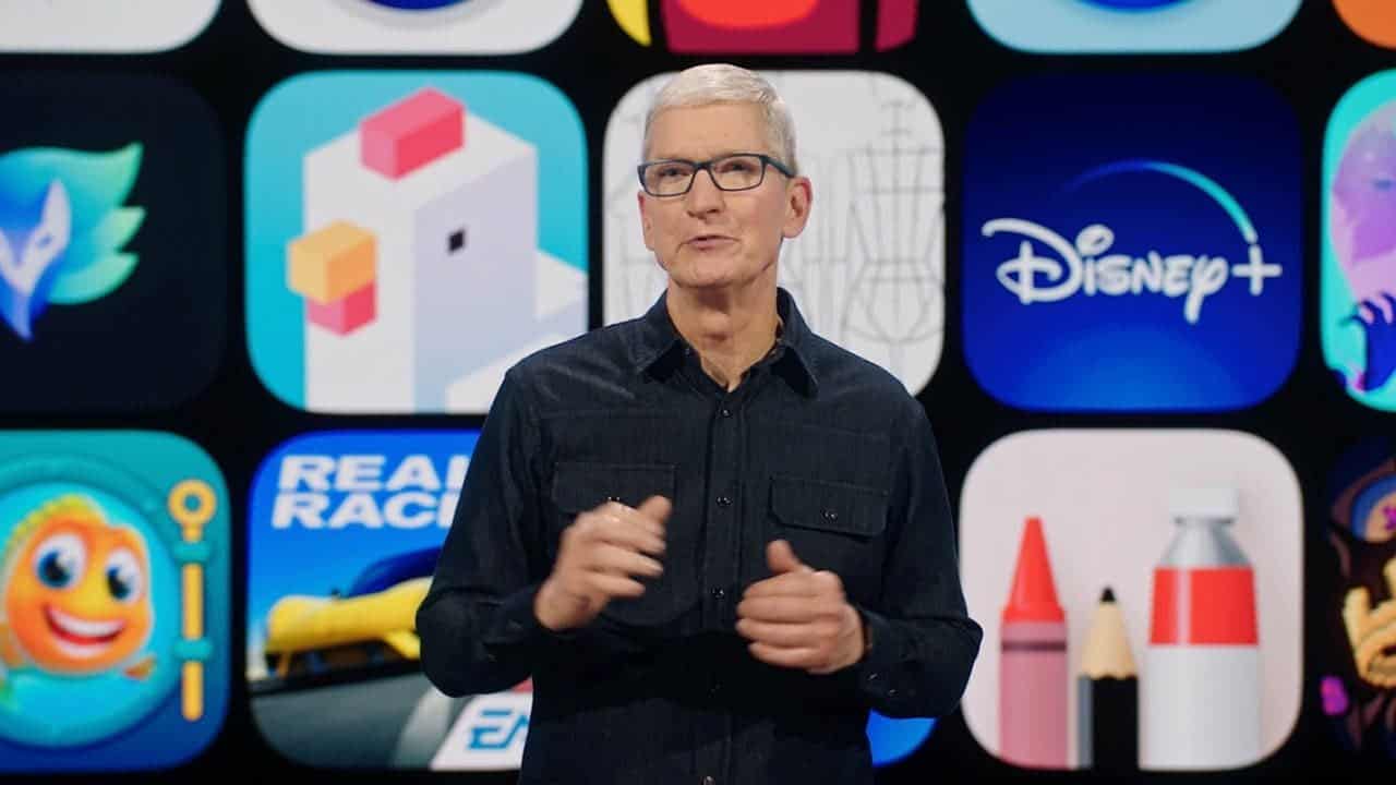 Tim Cook met App Store appiconen tijdens WWDC 2021