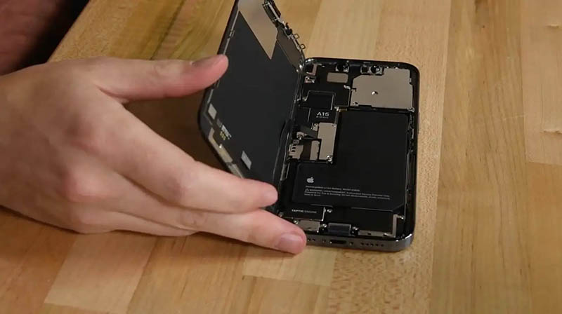 iFixit iPhone 13 teardown