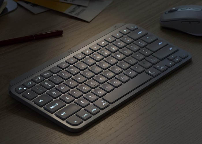 Logitech MX Keys Mini in gebruik