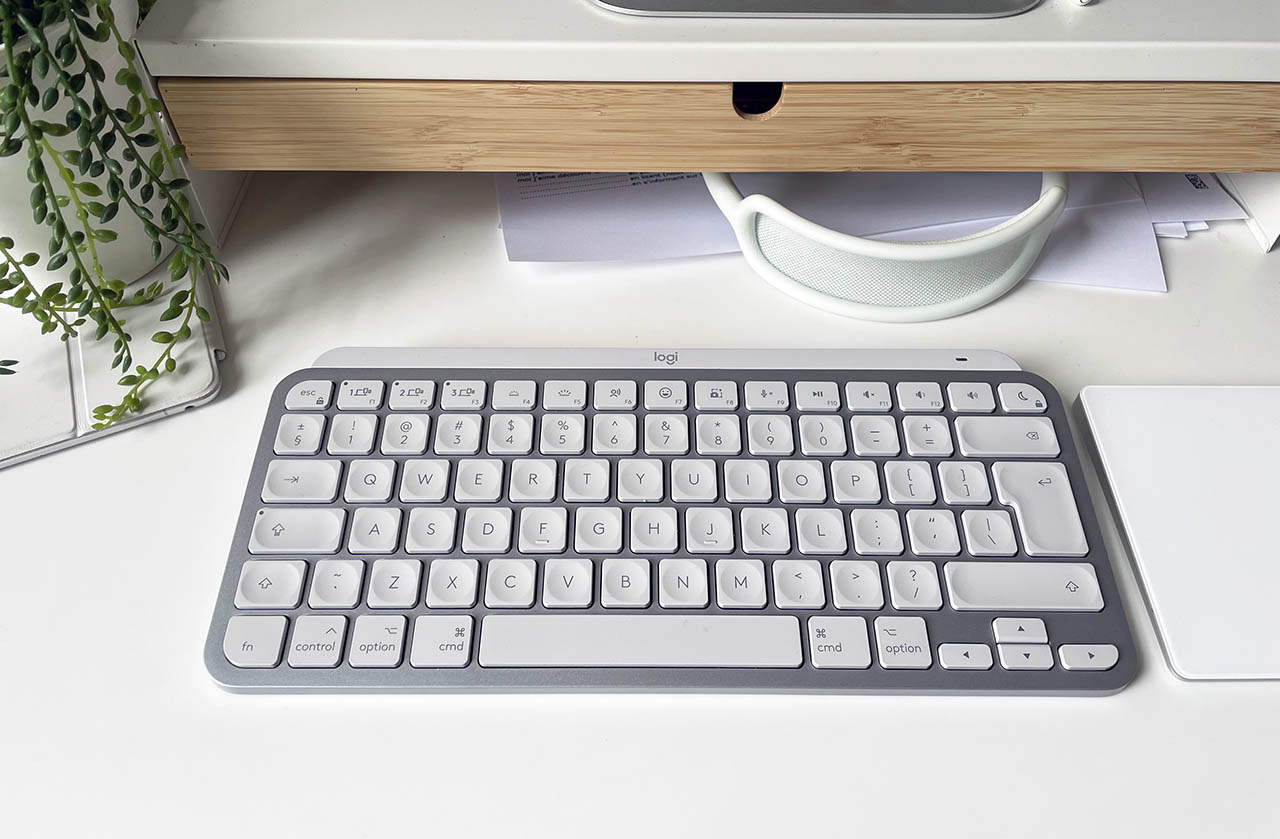 Logitech MX Keys Mini op bureau