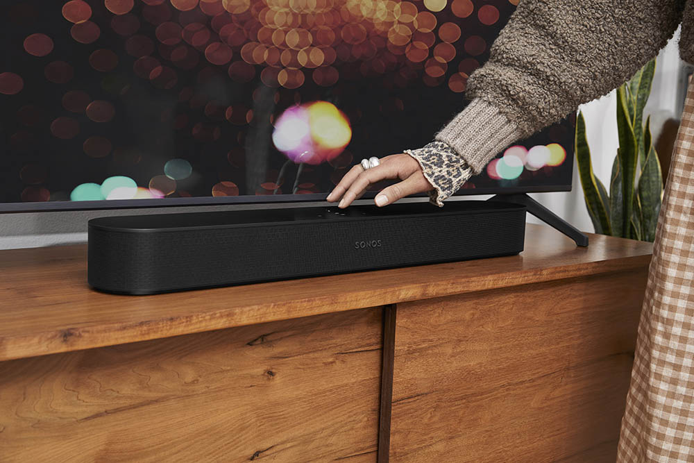 Sonos Beam 2 zwart met hand