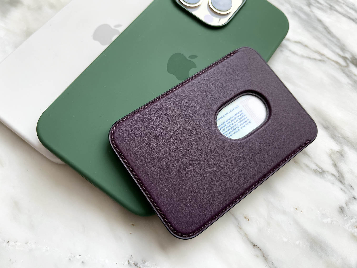 Review: Apple Wallet-case FineWoven en leren kaarthouder