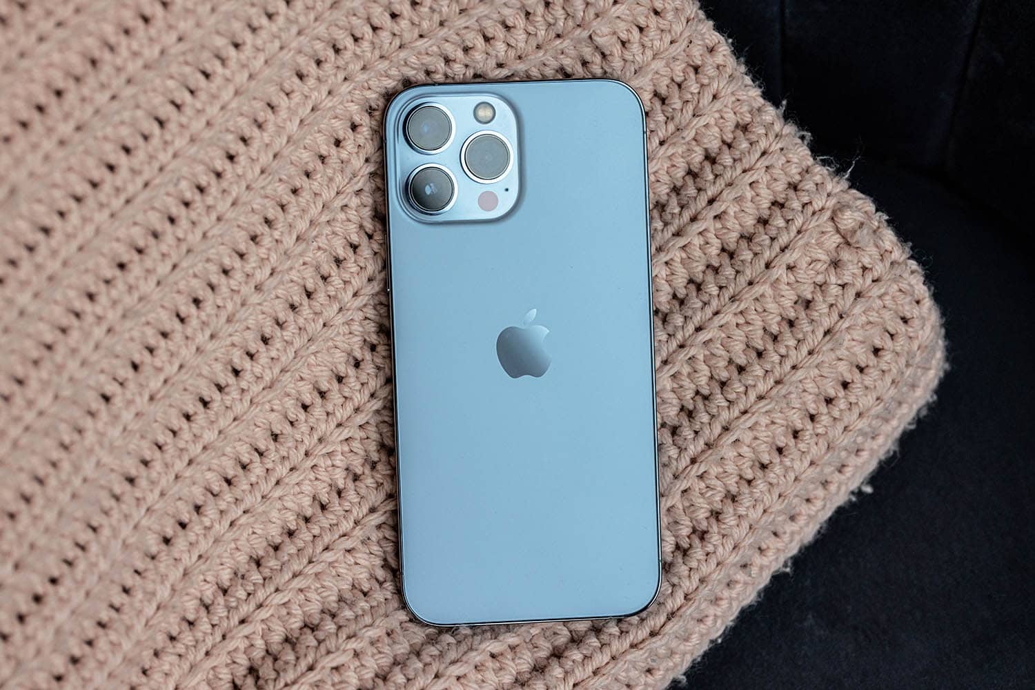 iPhone 13 Pro Max in Sierra Blue, achterkant
