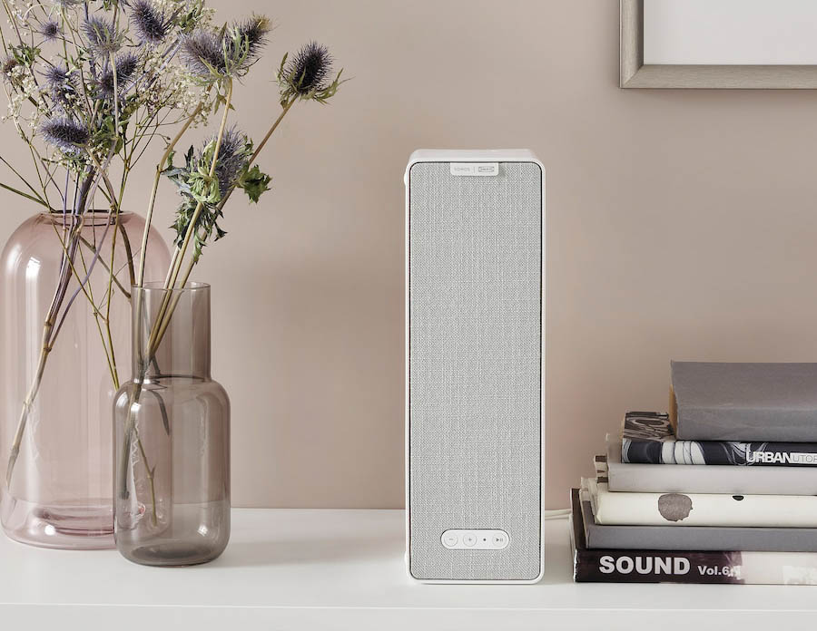 IKEA Symfonisk boekenplankspeaker op tafel