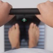 Withings Body Scan weegschaal heeft een uittrekbare handgreep