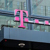 T-Mobile logo op hoofdkantoor.
