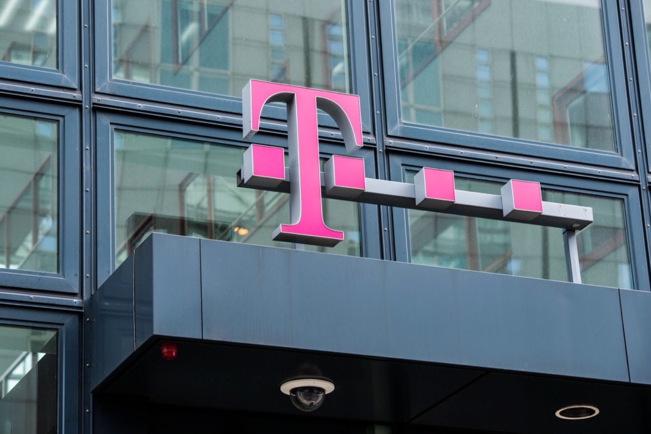 T-Mobile logo op hoofdkantoor.