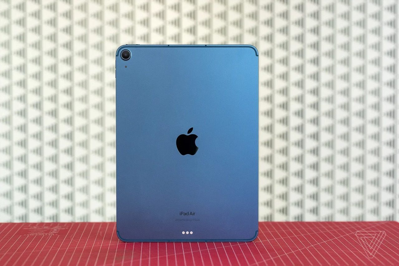 iPad Air 2022 blauw The Verge review