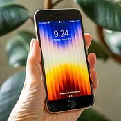 iPhone SE 2022 review van The Verge door Allison Johnson.