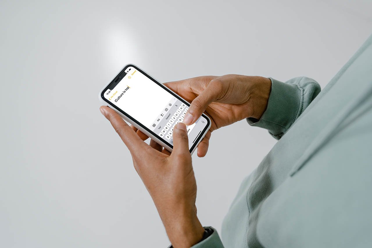 Typen op iPhone-toetsenbord met autocorrectie