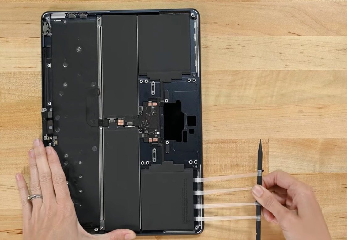 iFixit teardown MacBook Air 2022