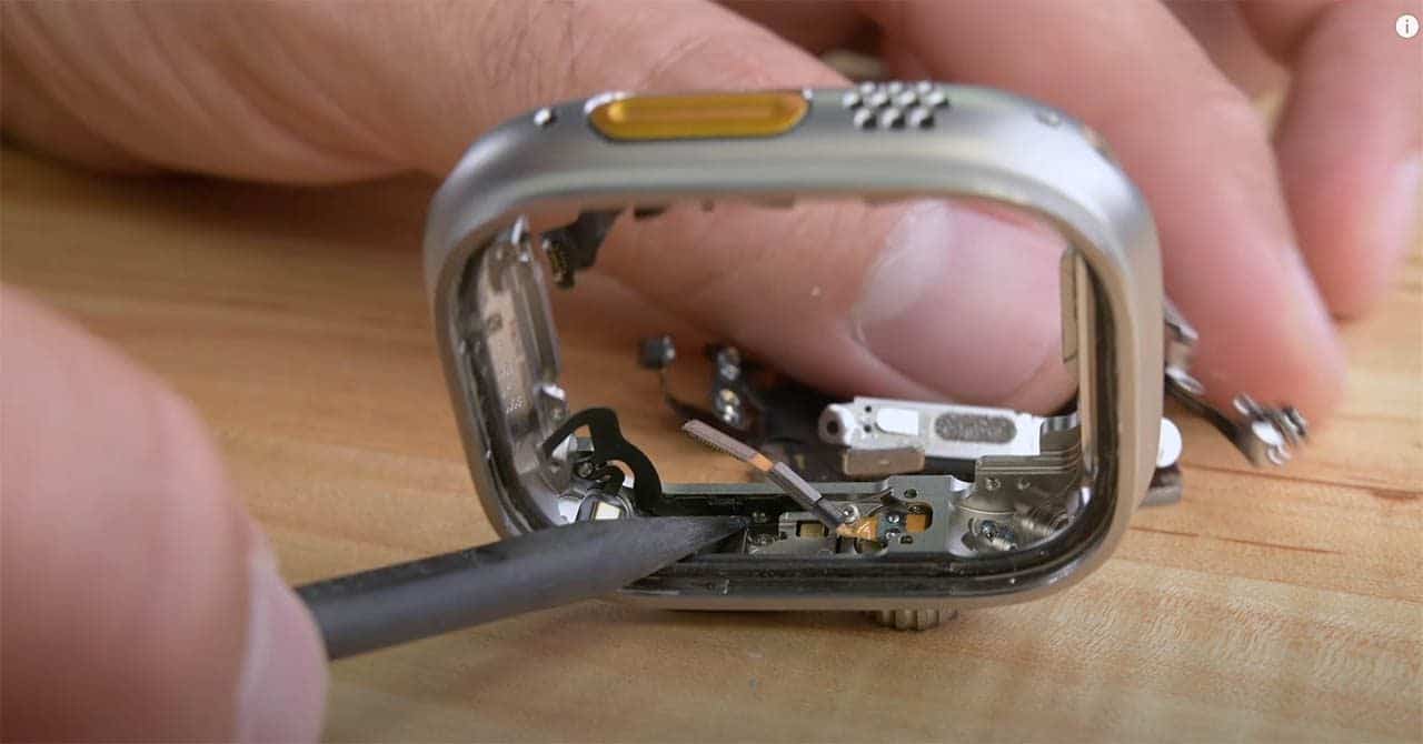 Apple Watch Ultra teardown