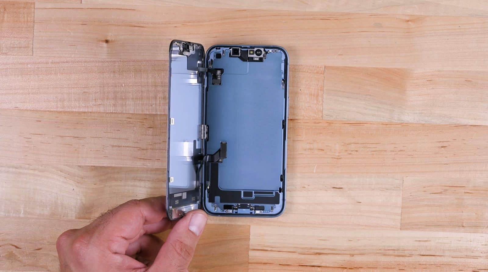 iPhone 14 teardown van iFixit