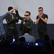 Bono U2 en Tim Cook
