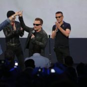 Bono U2 en Tim Cook