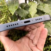 iPhone 14 Plus review: onderkant